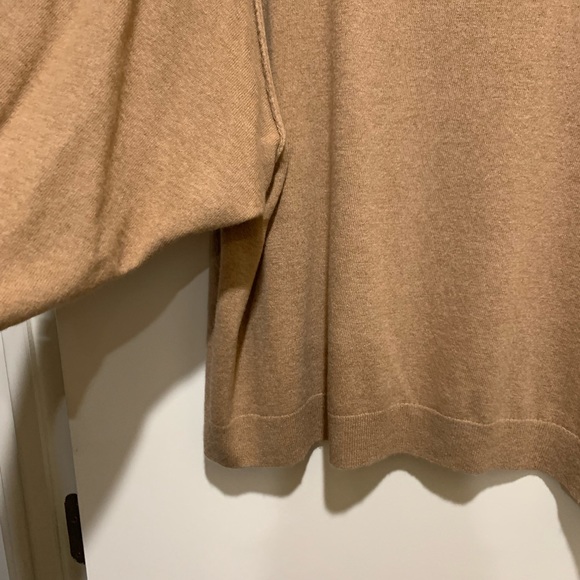 J. Crew 🍒 Merino wool pull over - Picture 4 of 14